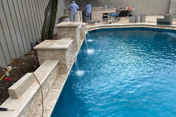 Swimming Pool Water Features title=